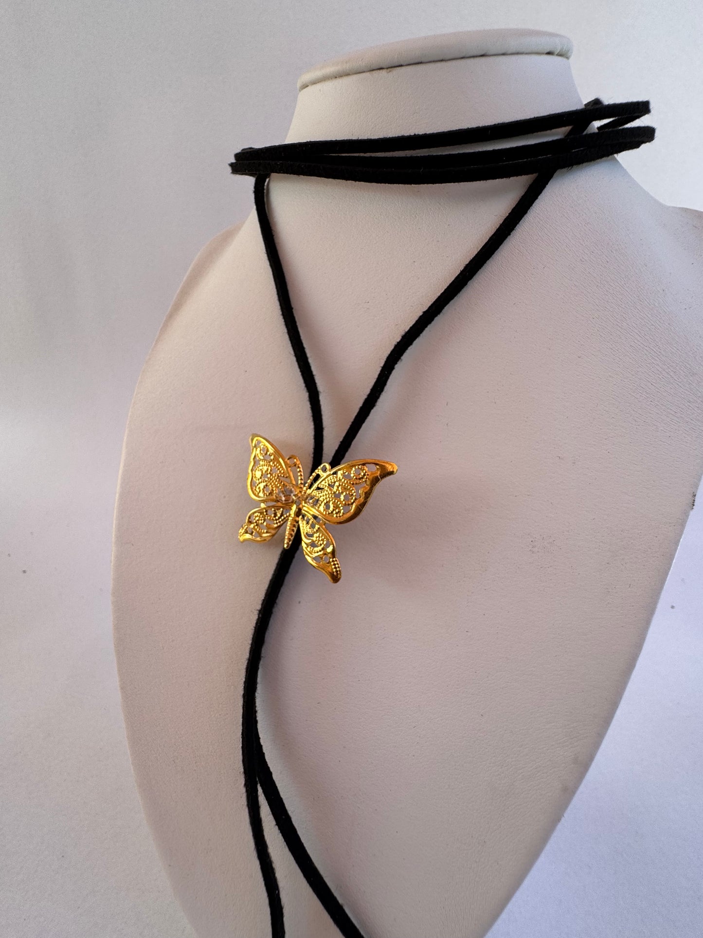 Collar mariposa