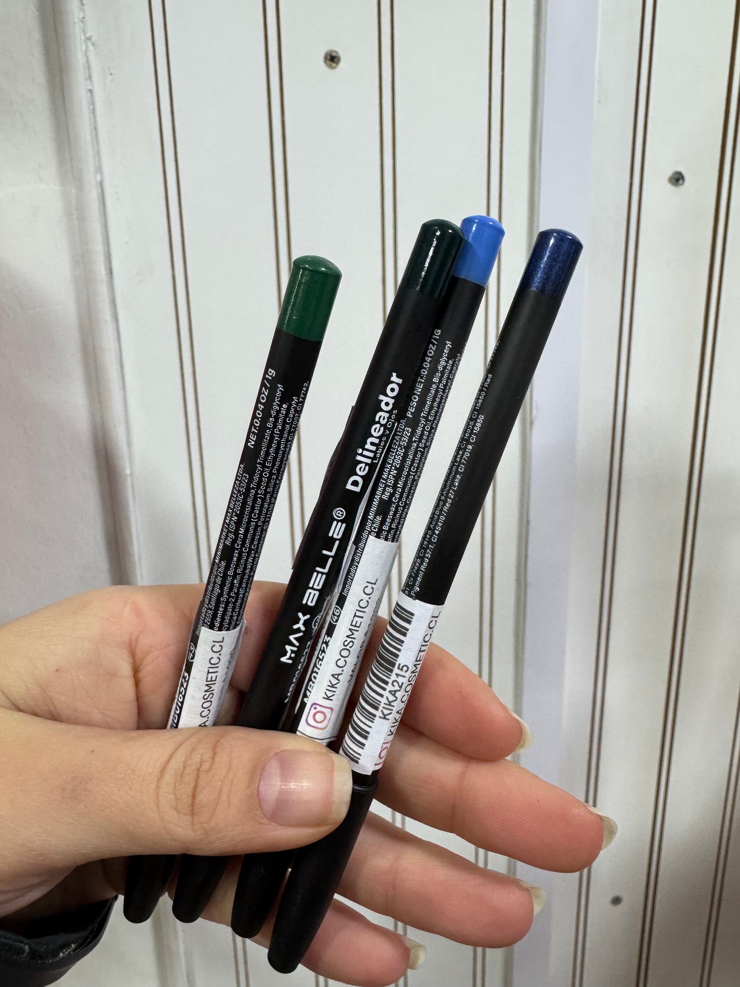 DELINEADOR DE LABIOS Y OJOS