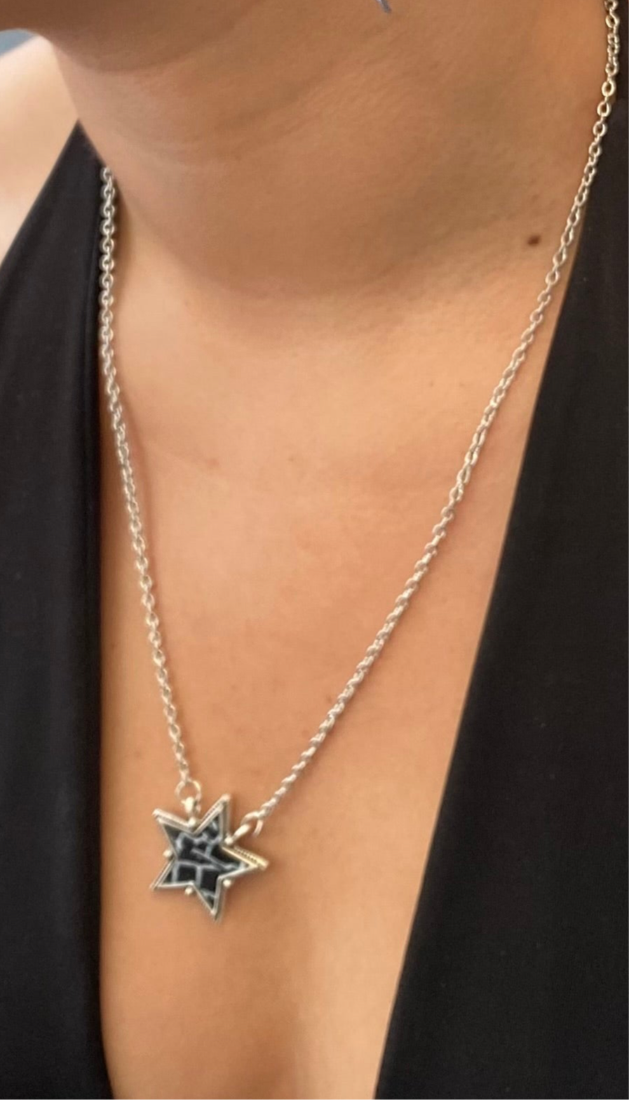Collar estrella negra