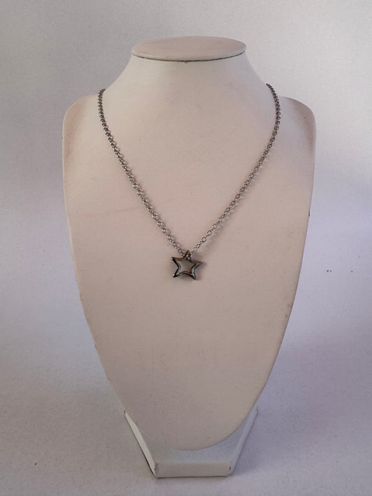 COLLAR ESTRELLA GRIS