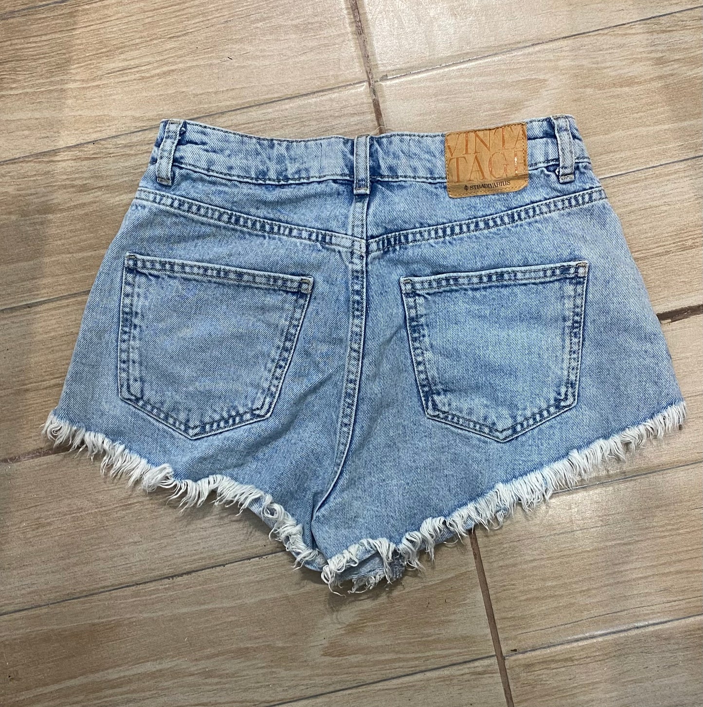 SHORT STRADIVARIUS 36