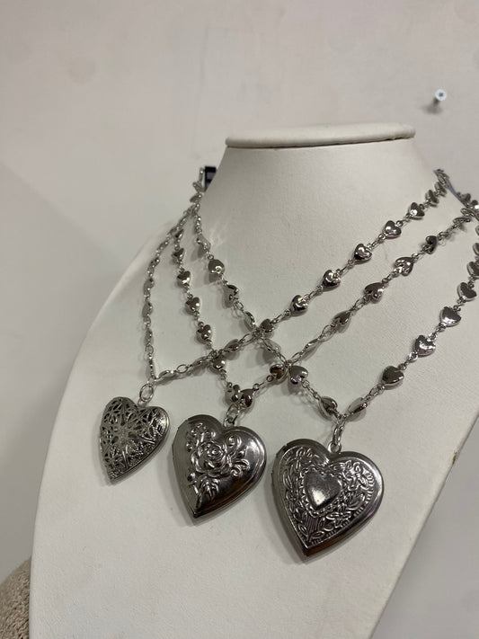 Collar relicario corazon