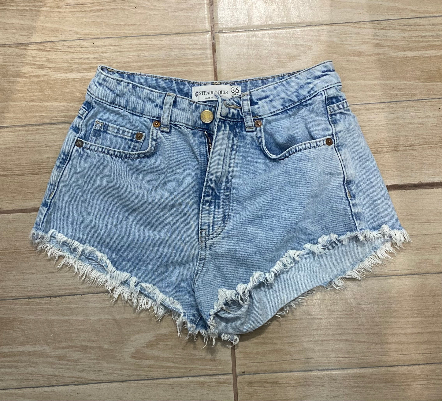 SHORT STRADIVARIUS 36